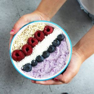 ontbijt met fruit en fruitpoeder