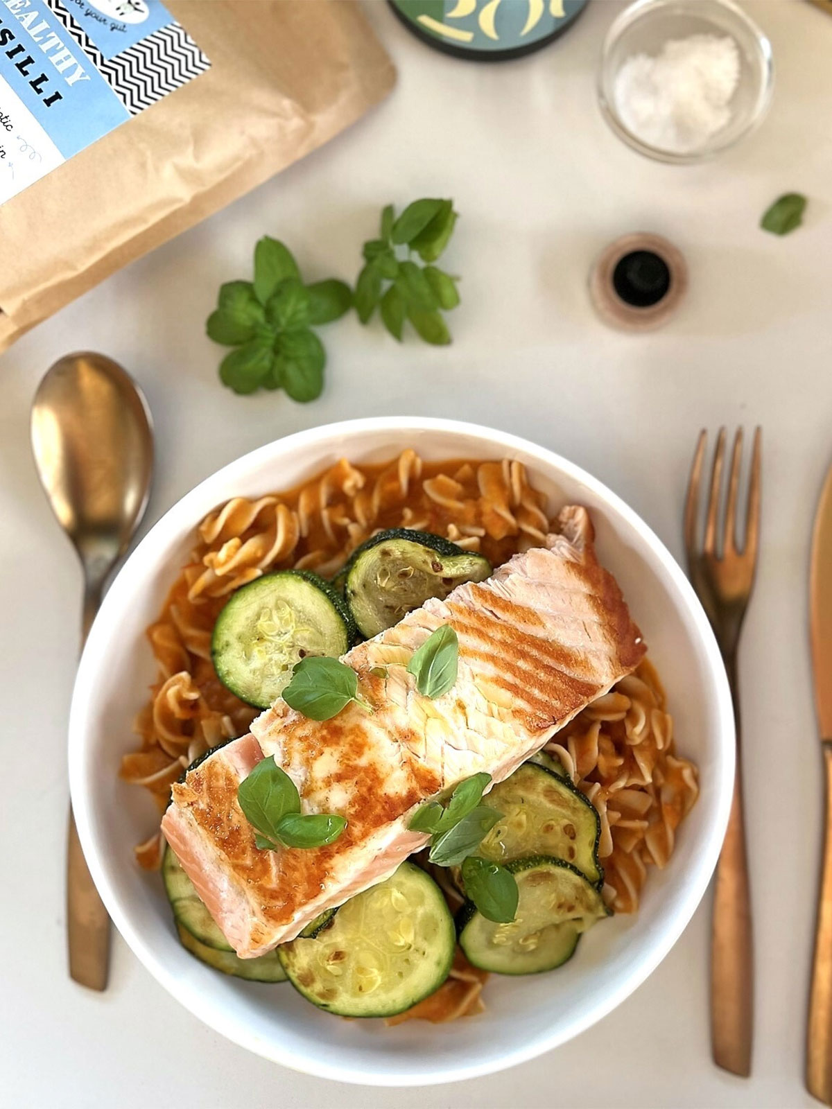 Fusilli mit Zucchini und Kirschtomatensauce