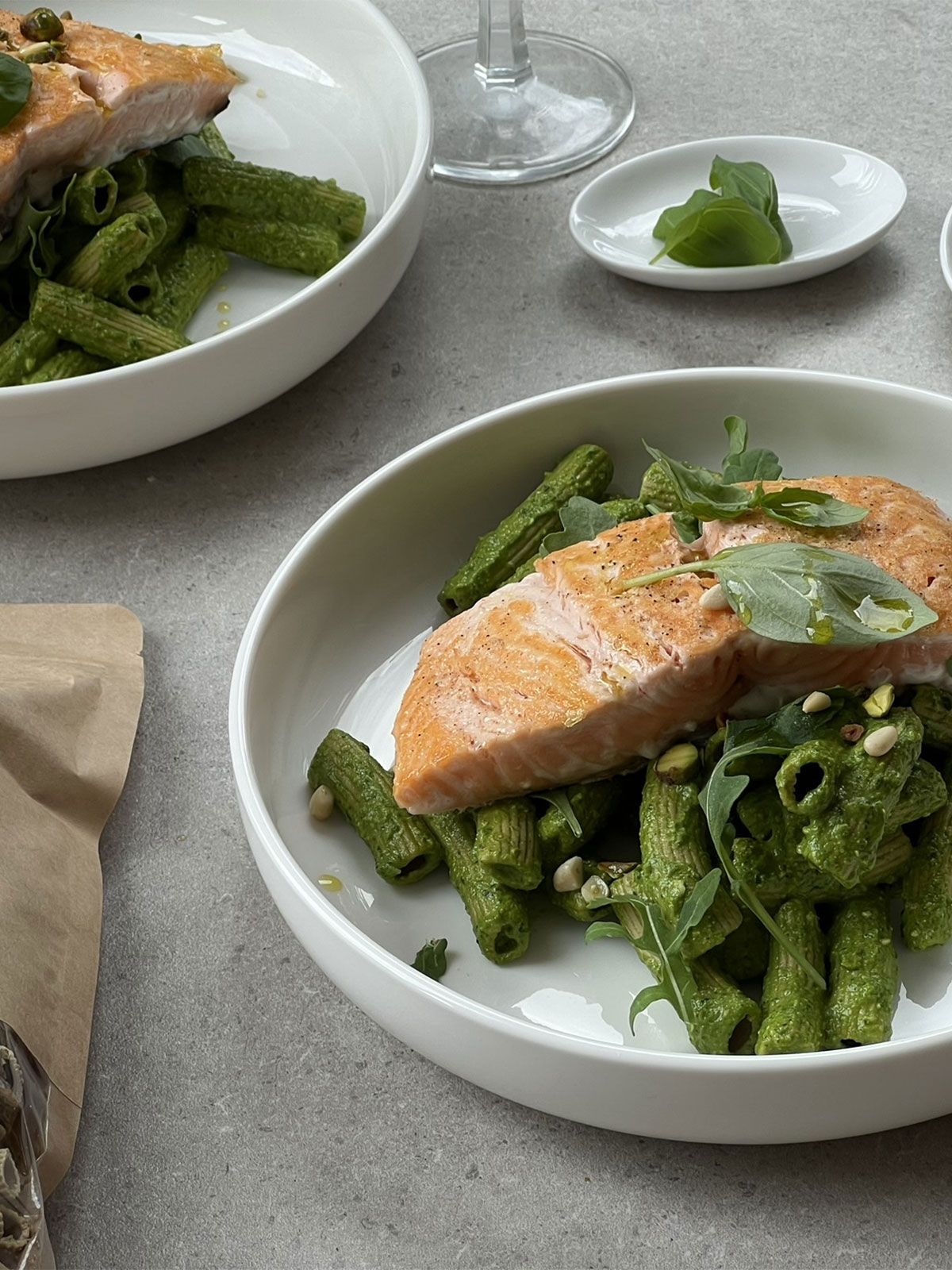 Keto Penne mit Rucola-Pesto