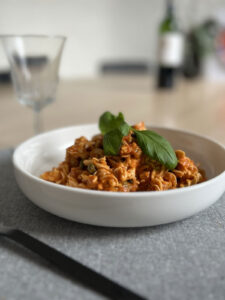 Pasta with chicken, capers and tomato sauce